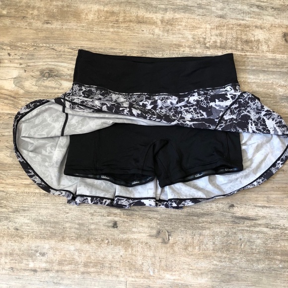 Lululemon size 2 skirt - Picture 3 of 5